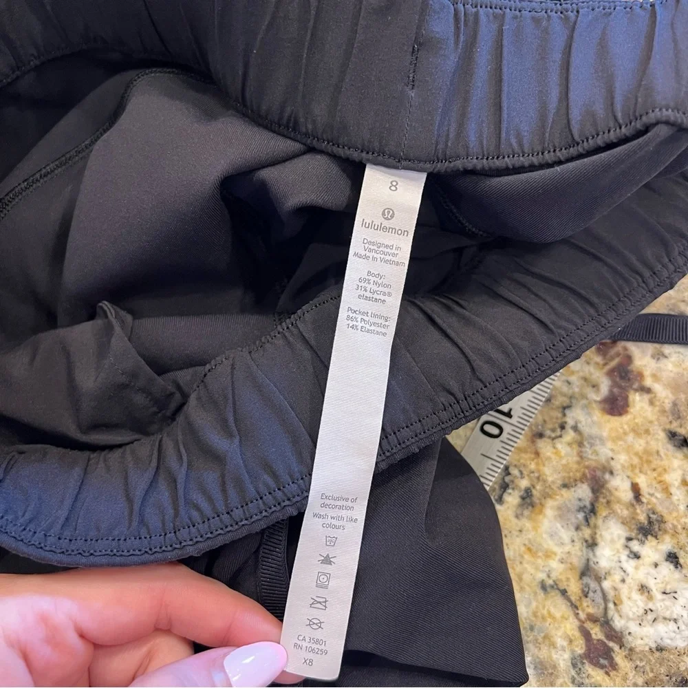 Lululemon On The Fly Pant Luxtreme Black Cropped Pants Drawstring Size 8, 26”